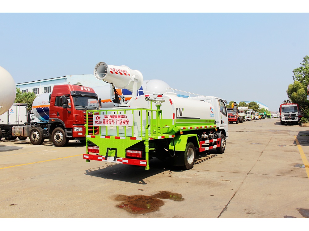 東風(fēng)小多利卡抑塵灑水車(chē)國(guó)六5立方/30-40米霧炮