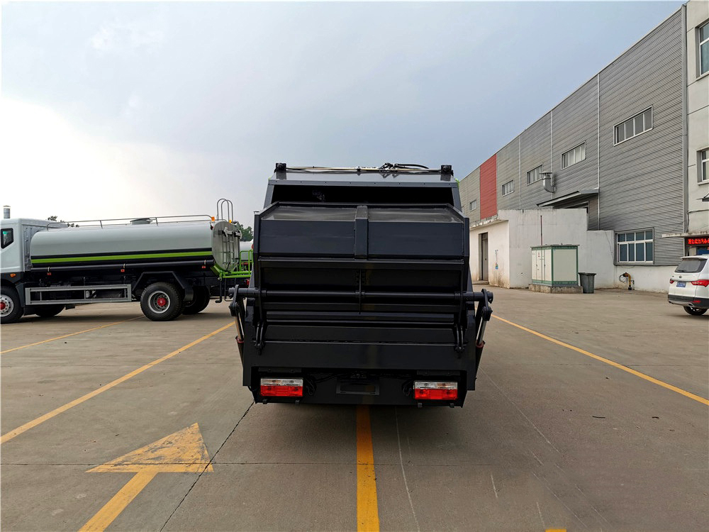 國(guó)六5立方東風(fēng)D6 壓縮垃圾車(chē)