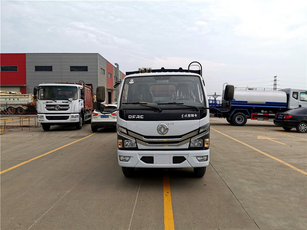 國(guó)六5立方東風(fēng)D6 壓縮垃圾車(chē)