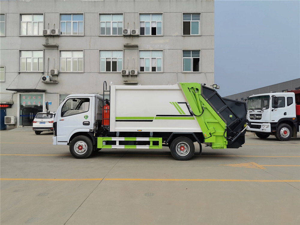 國(guó)六5立方東風(fēng)D6 壓縮垃圾車(chē)