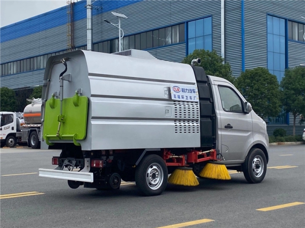 國六長安掃路車（2立方）