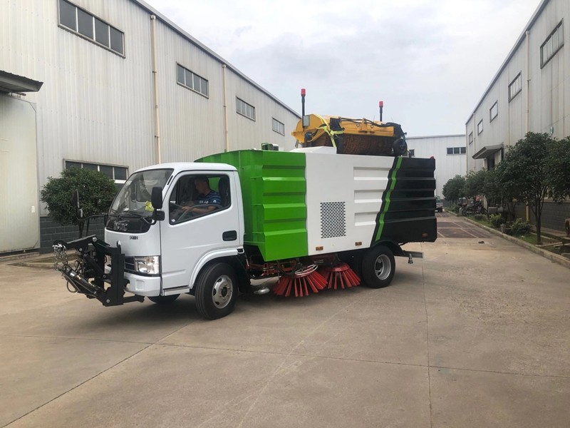 國六東風(fēng)小多利卡掃路車（5.5立方）